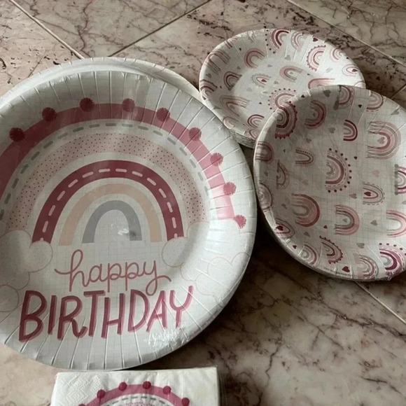 240pcs Birthday Pink Rainbow & Hearts Party Tableware & Balloon Kit Set - Picture 2 of 5